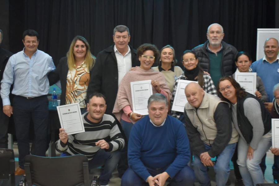 Más de 170 familias del departamento Colón accedieron a la escritura de sus viviendas