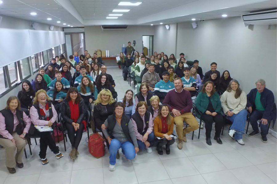 Estudiantes presentaron sus proyectos en un certamen sobre cooperativismo