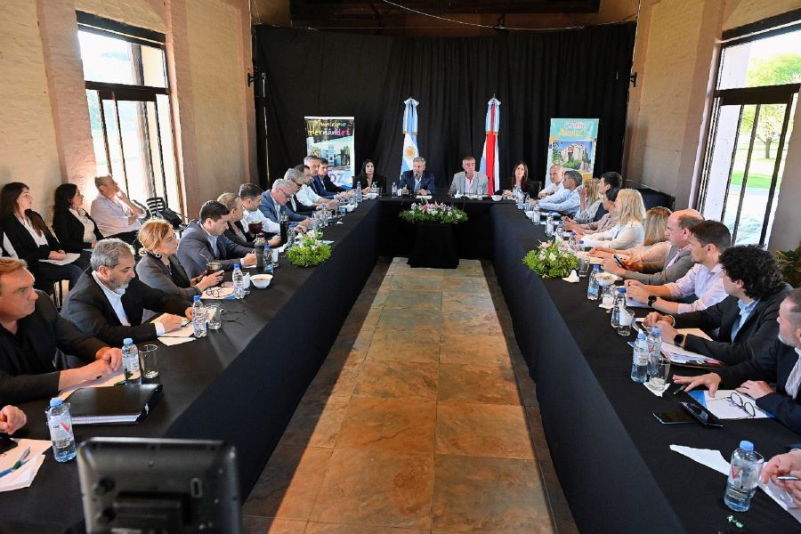 Frigerio encabezó una reunión de gabinete en Hernández y reafirmó el compromiso con las prioridades locales