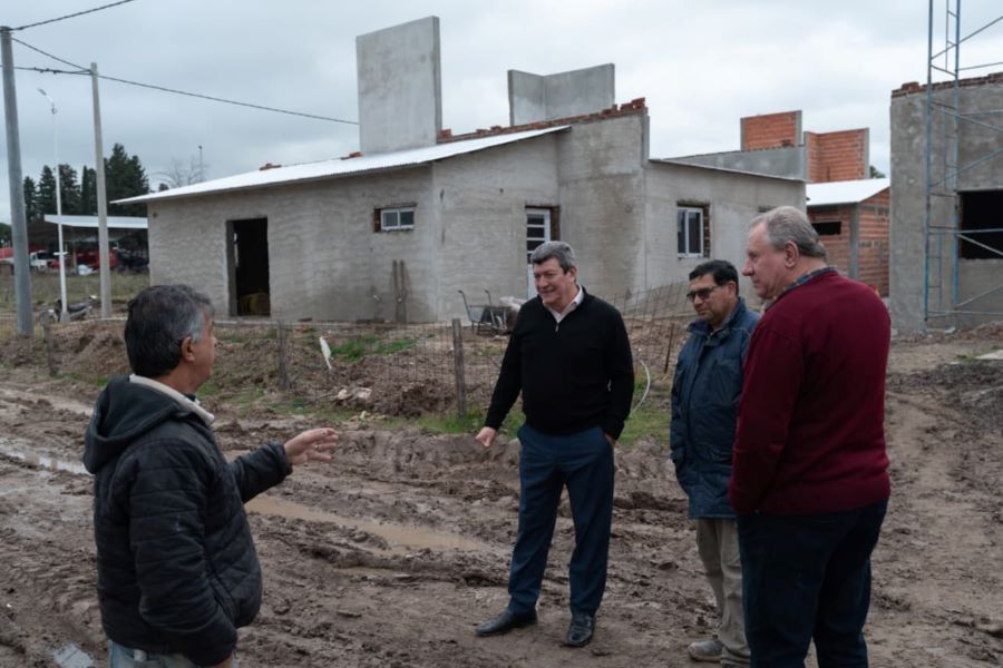 Recorrieron la obra de 20 viviendas que la provincia construye en Lucas González
