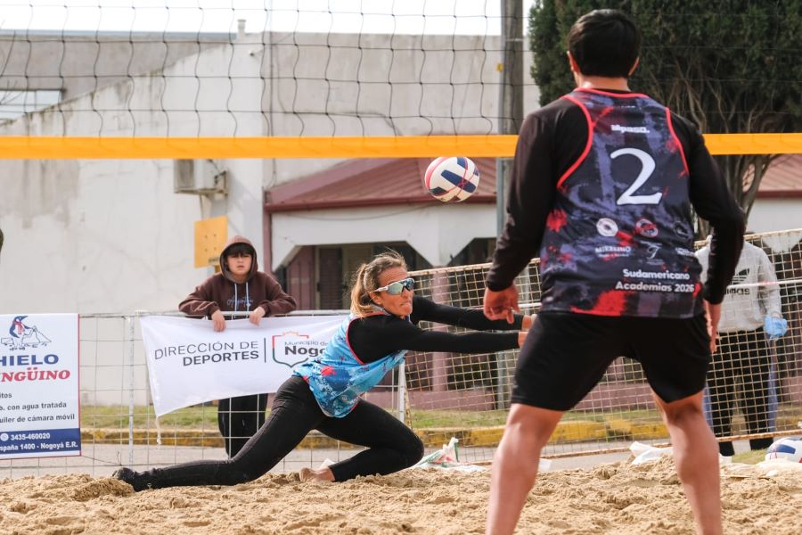 Aluani acompañó la apertura del 2º Torneo Sudamericano de Academias de Beach Vóley
