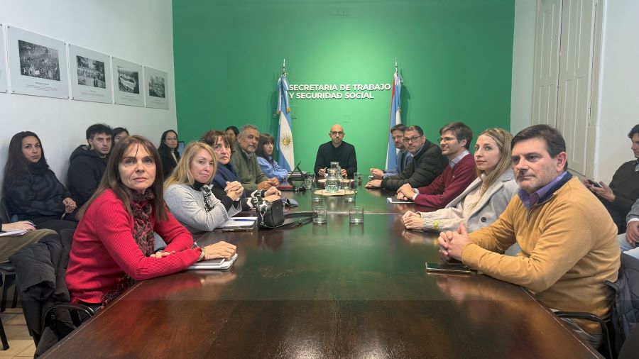 El gobierno presentó una propuesta salarial a los gremios estatales y la paritaria pasó a cuarto intermedio