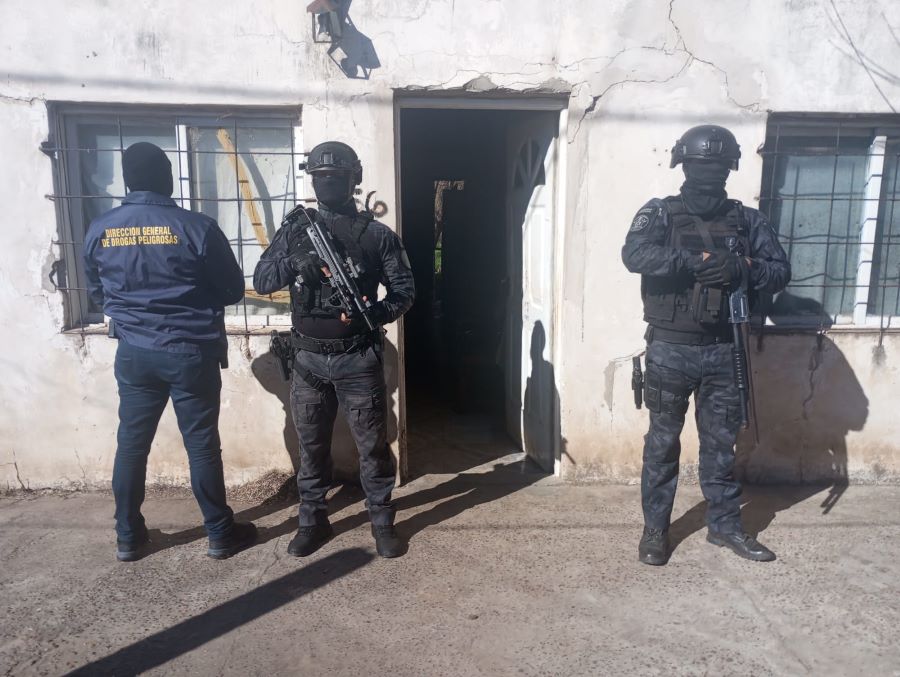 ALLANAMIENTOS EN NOGOYA: SECUESTRAN COCAÍNA, DINERO Y ELEMENTOS VINCULADOS AL NARCOMENUDEO